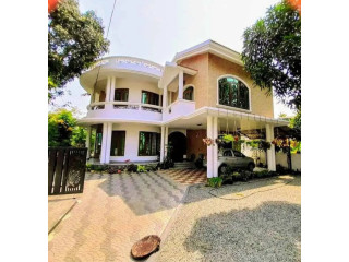 House for sale in Ernakulam vyttilla